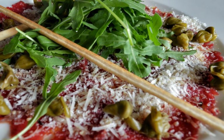 Włoskie carpaccio w Restauracji Portowej - Kuchnia europejska